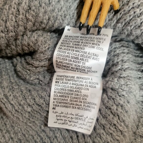 Textured Crewneck Pullover Gray Sweater- L - Picture 10 of 10